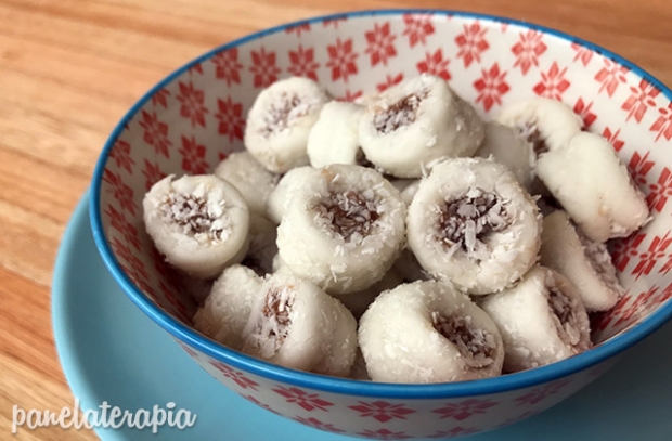Bala de Coco Recheada de Brigadeiro