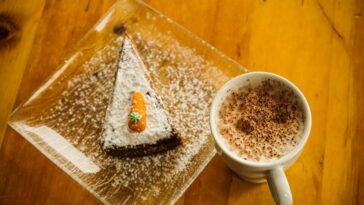 Como fazer um bolo de cenoura com chocolate delicioso?