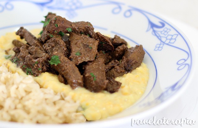 Bife de fígado acebolado - com truques para ficar macio!