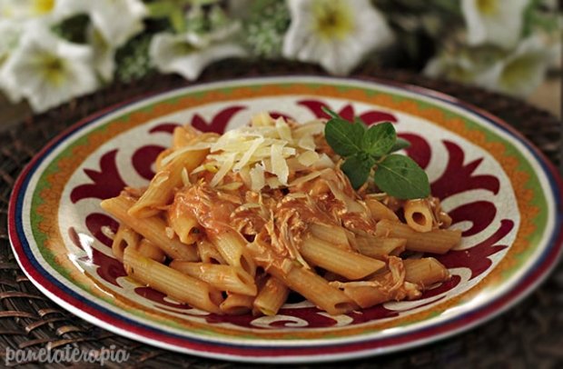 penne molho frango