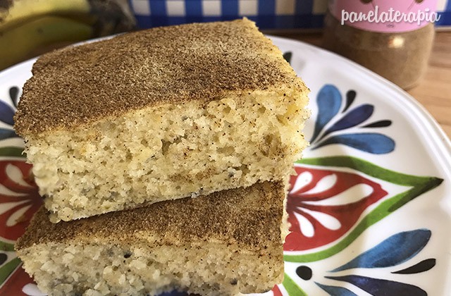 Tenha um café da manhã delicioso com este bolo de banana com aveia