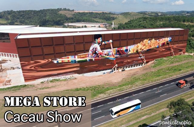 Cacau Show Megastore tem carrossel e produtos em promoção