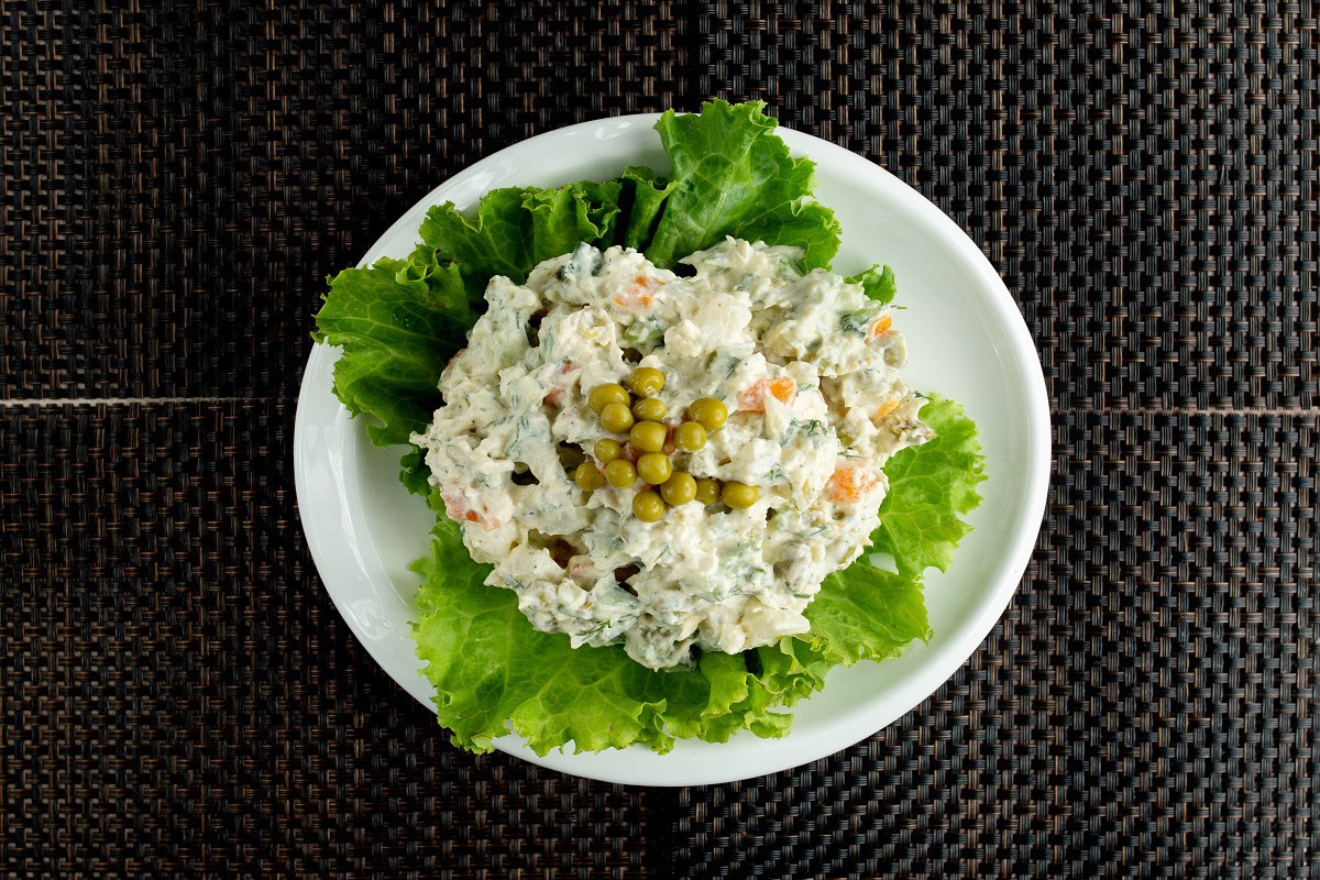 Faça uma salada de maionese com repolho