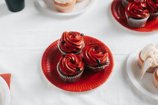 How to make a red velvet cupcake in a practical way?