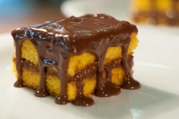 Como fazer um bolo de cenoura com chocolate delicioso?