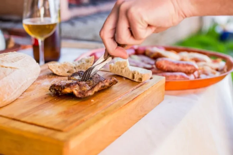 Acompanhamentos para churrasco: das farofas às saladas