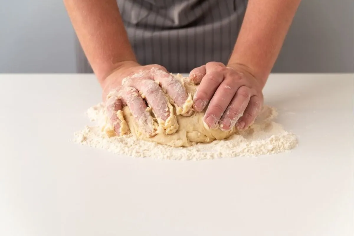 Receita de enrolado de salsicha com massa de pastel: fácil e saborosa