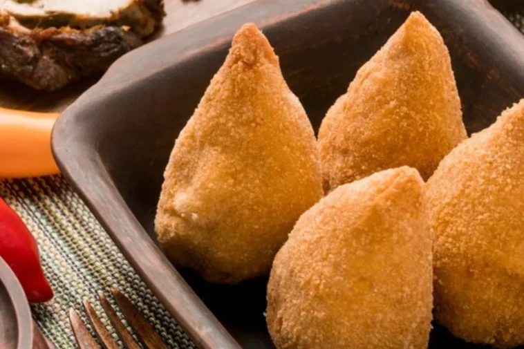 Receita de massa de coxinha: tradição e simplicidade em cada mordida