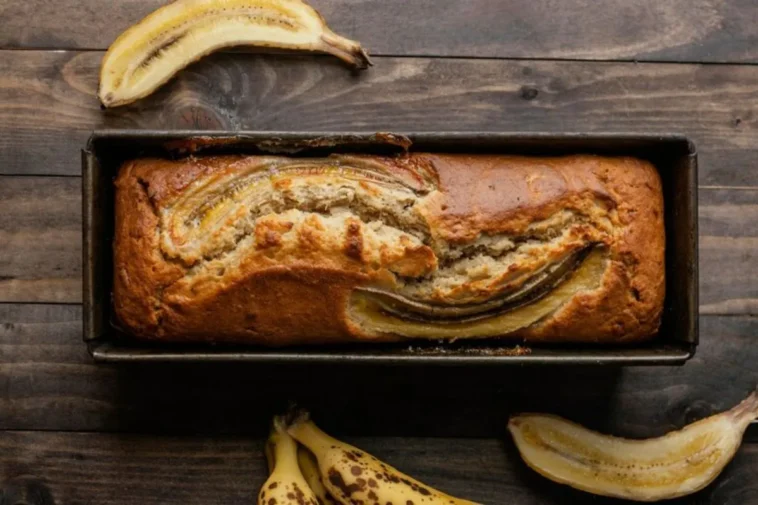 Aprenda a fazer torta de banana caramelizada em casa