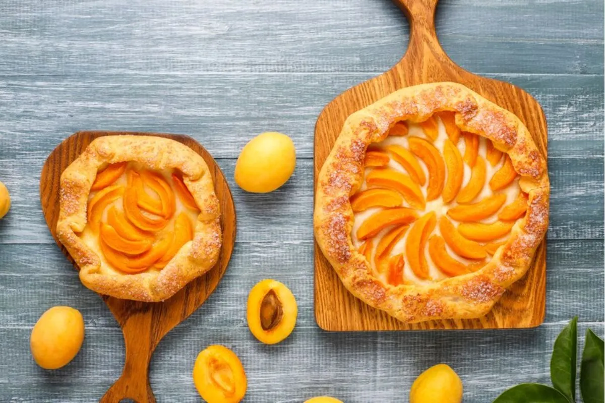Como fazer uma torta de pêssego irresistível: receita passo a passo